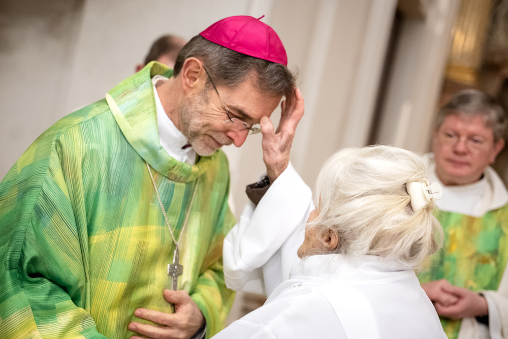 Josef Grünwidl feierte erste Messe als Erzbischof mit 100 Armutsbetroffenen / Erzdiözese Wien/ Stephan Schönlaub Josef Grünwidl feierte erste Messe als Erzbischof mit 100 Armutsbetroffenen