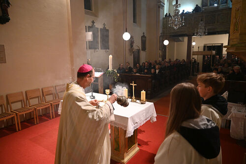 Osternachtsfeier mit Weihbischof Turnovszky